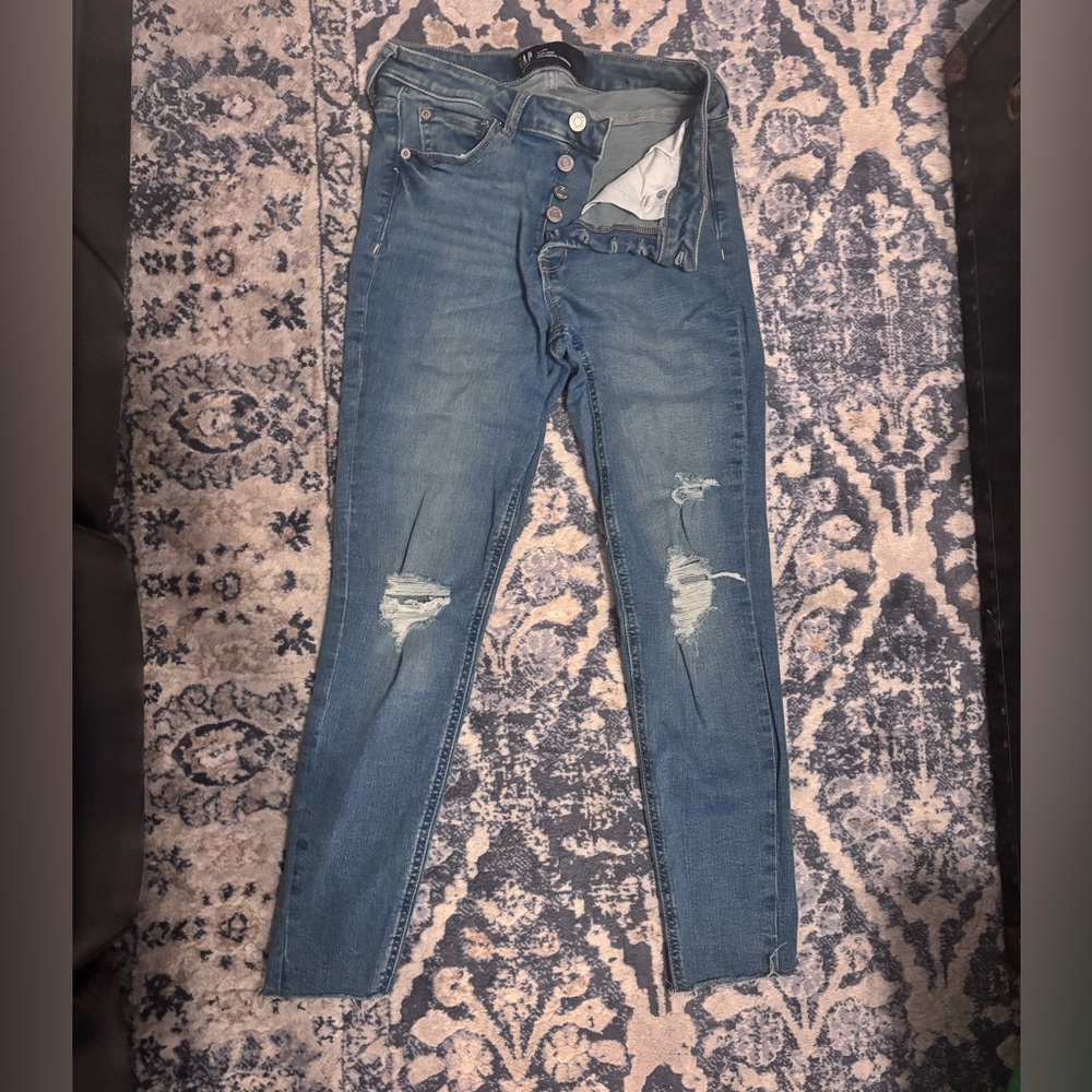 GAP
Distressed button fly
Sz 6